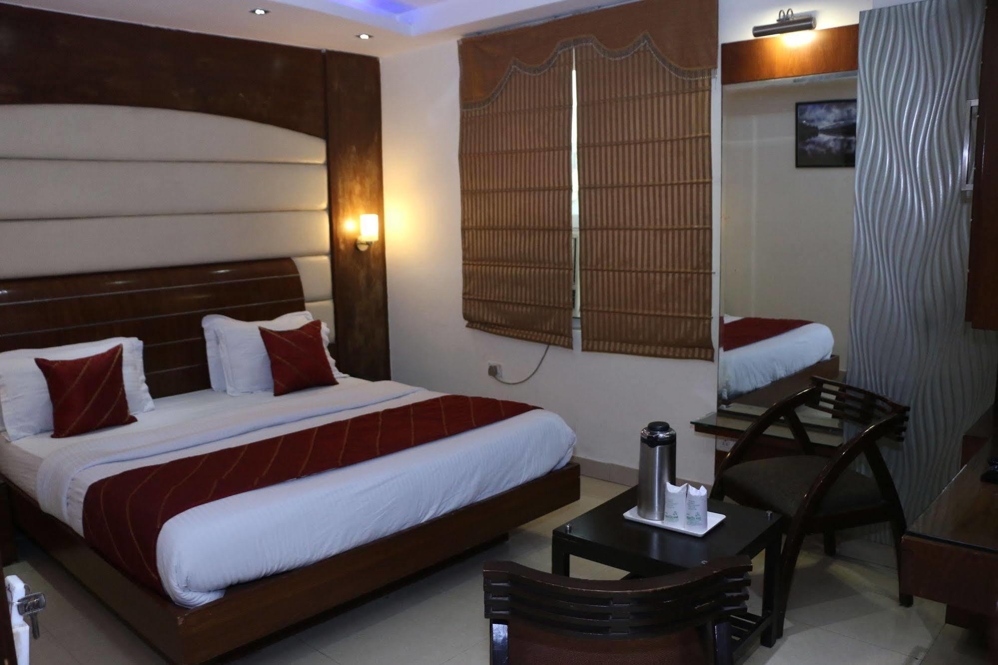 Hotel High 5 Land Delhi  Exterior photo